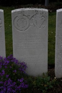 Bailleul Communal Cemetery (Nord) - Lambert, T