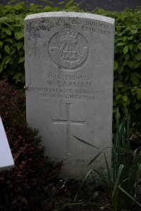 Bailleul Communal Cemetery (Nord) - Larman, W