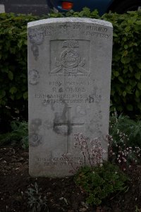 Bailleul Communal Cemetery (Nord) - Lomas, Robert