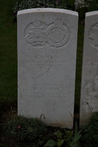 Bailleul Communal Cemetery (Nord) - MacKen, J