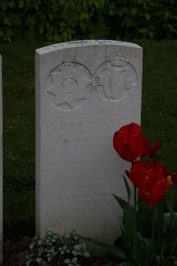 Bailleul Communal Cemetery (Nord) - Madden, P