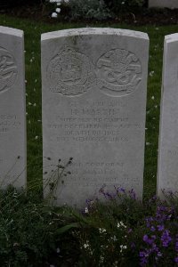 Bailleul Communal Cemetery (Nord) - Maden, H