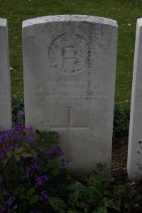 Bailleul Communal Cemetery (Nord) - Markillie, E S