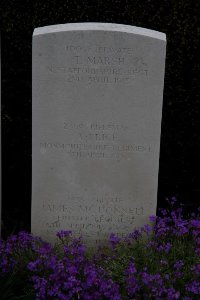 Bailleul Communal Cemetery (Nord) - Marsh, T