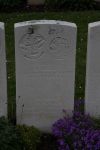 Bailleul Communal Cemetery (Nord) - Mills, J