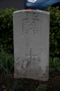 Bailleul Communal Cemetery (Nord) - Mills, James