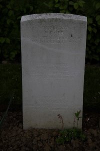 Bailleul Communal Cemetery (Nord) - Moran, M