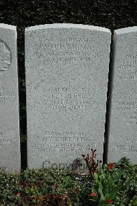 Bailleul Communal Cemetery (Nord) - Munro, W J D