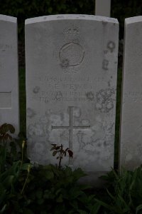 Bailleul Communal Cemetery (Nord) - Newby, James Edwin