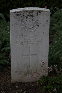 Bailleul Communal Cemetery (Nord) - Newcombe, C T