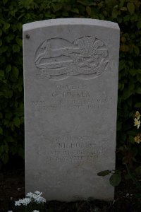 Bailleul Communal Cemetery (Nord) - Nicholls, T