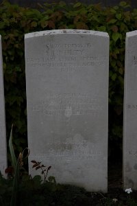 Bailleul Communal Cemetery (Nord) - Nulty, Thomas