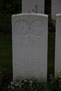 Bailleul Communal Cemetery (Nord) - Olney, S J