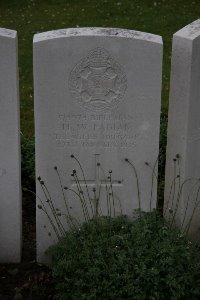 Bailleul Communal Cemetery (Nord) - Padian, H W