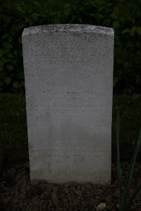 Bailleul Communal Cemetery (Nord) - Peace, E S