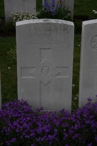 Bailleul Communal Cemetery (Nord) - Perrett, W