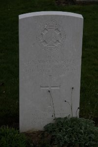 Bailleul Communal Cemetery (Nord) - Pryce, Mostyn