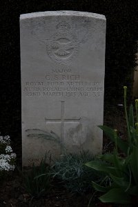 Bailleul Communal Cemetery (Nord) - Rich, Christopher Stiles