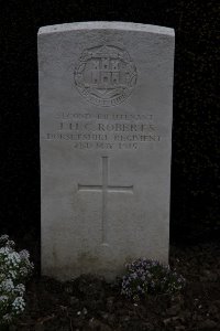 Bailleul Communal Cemetery (Nord) - Roberts, J H C