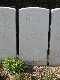 Bailleul Communal Cemetery (Nord) - Robertson, W M