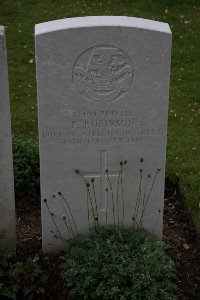 Bailleul Communal Cemetery (Nord) - Robinson, P