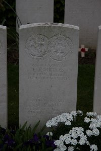 Bailleul Communal Cemetery (Nord) - Ruffles, E J