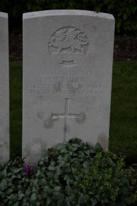 Bailleul Communal Cemetery (Nord) - Ruler, Herbert John