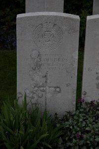 Bailleul Communal Cemetery (Nord) - Saunders, C T