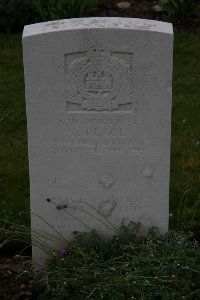 Bailleul Communal Cemetery (Nord) - Sawyer, W H