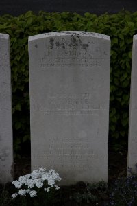 Bailleul Communal Cemetery (Nord) - Simpson, H E