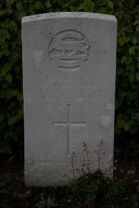 Bailleul Communal Cemetery (Nord) - Smeathman, Cecil