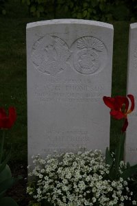 Bailleul Communal Cemetery (Nord) - Thompson, P W G