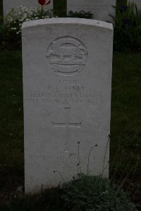 Bailleul Communal Cemetery (Nord) - Viney, Philip Ernest