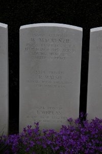 Bailleul Communal Cemetery (Nord) - Walsh, R