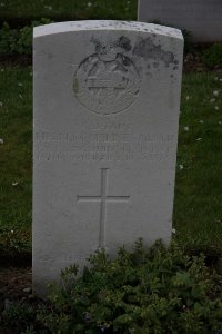 Bailleul Communal Cemetery (Nord) - Warner, Herbert Moline