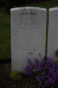 Bailleul Communal Cemetery (Nord) - White, W H