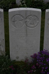 Bailleul Communal Cemetery (Nord) - Wingrove, A