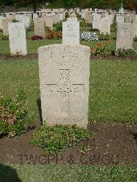 Cairo War Memorial Cemetery - Arnott, James Duncan