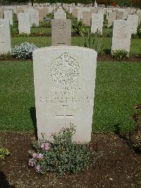 Cairo War Memorial Cemetery - Cross, D