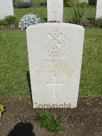 Cairo War Memorial Cemetery - Downs, T S