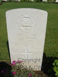 Cairo War Memorial Cemetery - Dubois, Anthony Hugh (Tony)