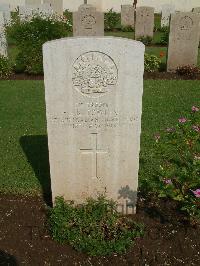 Cairo War Memorial Cemetery - Fowler, L R