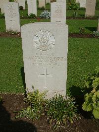 Cairo War Memorial Cemetery - Hughes, W D