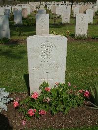 Cairo War Memorial Cemetery - Jones, D E