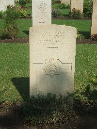 Cairo War Memorial Cemetery - Jones, W T