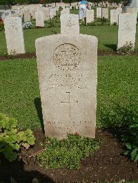 Cairo War Memorial Cemetery - Last, L S