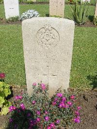 Cairo War Memorial Cemetery - Lloyd, G