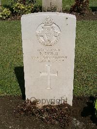 Cairo War Memorial Cemetery - Lynch, P