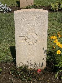 Cairo War Memorial Cemetery - McGeorge, Malcolm Douglas