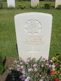 Cairo War Memorial Cemetery - Milne, R T